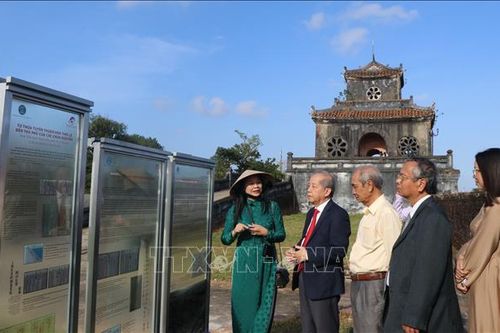 Triển lãm 'Kinh thành Huế - dấu xưa còn lại' công bố gần 100 tài liệu mới