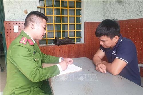 Bắt hai đối tượng buôn bán, tàng trữ trái phép pháo và 16 kg nghi là thuốc nổ