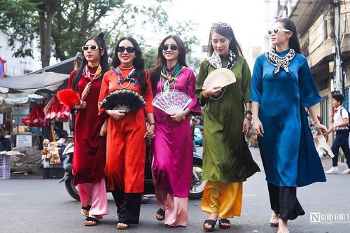 Đồng Nai: Muôn sắc xuân tại chợ truyền thống Biên Hòa