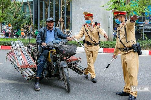 Hà Nội: Truy quyét 'xe máy chém' trên đường phố