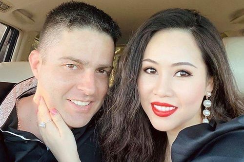 'Diễn viên lùn nhất màn ảnh Việt' ly hôn chồng Tây sau 7 năm gắn bó