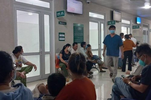 Lãnh đạo Trung tâm y tế phải xin lỗi vì nhân viên không nhận tiền lẻ