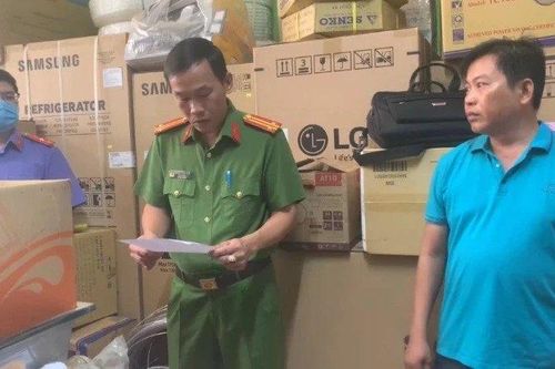 Bình Phước: Bắt tạm giam 2 đối tượng buôn bán bóng đèn Rạng Đông giả