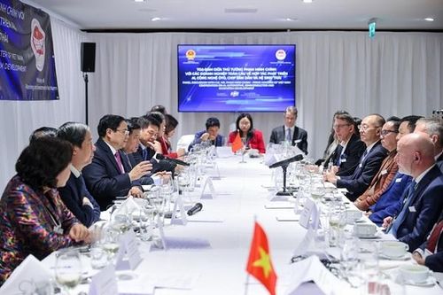 Nhiều tập đoàn lớn cam kết tiếp tục mở rộng đầu tư, kinh doanh tại Việt Nam