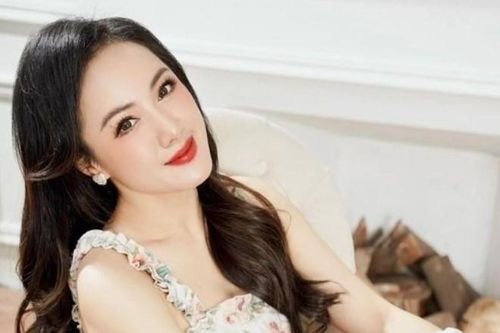 'Nữ BTV có vẻ đẹp ấn tượng nhất VTV' khoe vẻ yêu kiều như tiểu thư đài các