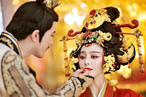 Được khuyên cai sắc dục, Võ Tắc Thiên liền cho Địch Nhân Kiệt xem 2 thứ, xem xong đối phương không đối đáp được dù chỉ một lời