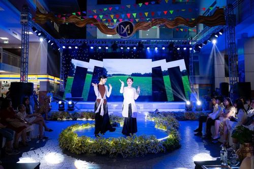Tự tổ chức sự kiện về tình yêu từ chuyện Tấm Cám, sinh viên HUTECH 'cưa đổ' khán giả