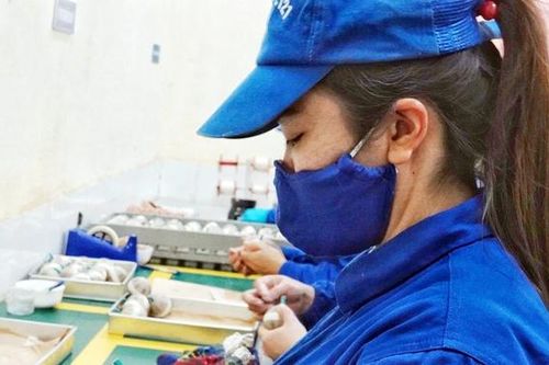 Nữ lính thợ làm nên những màn pháo hoa lung linh