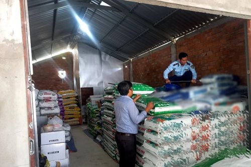 Chủ tịch Tiền Giang xử phạt cơ sở kinh doanh phân bón vi phạm