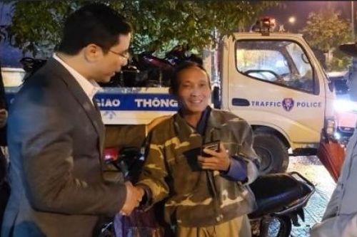 'Đặc cách' không đo nồng độ cồn người thợ nề: Cách xử lý ấm lòng của Giám đốc Công an Hà Tĩnh