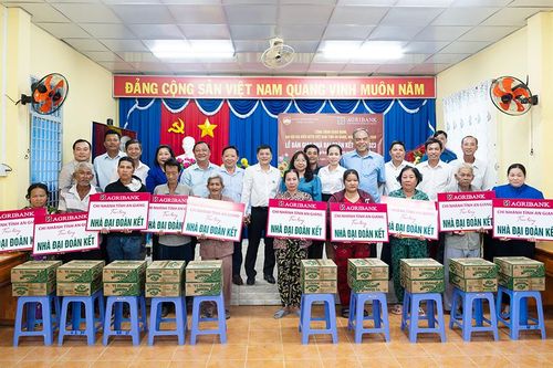Bàn giao 10 căn nhà Đại đoàn kết cho hộ nghèo huyện Châu Thành
