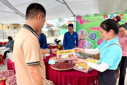 30 gian hàng tham gia Phiên chợ Xuân Giáp Thìn 2024 ở Vạn Ninh