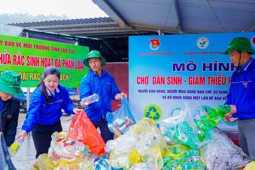 Mường Khương hưởng ứng chương trình 'Tuổi trẻ Lào Cai chung tay chống rác thải nhựa'