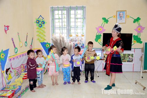 Khuổi Ma bừng sáng