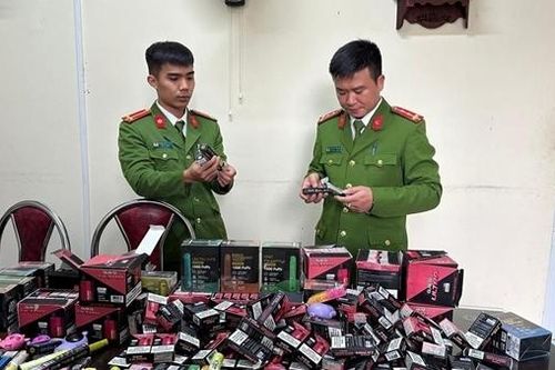 Bắt đối tượng chuyên bán ma túy 'cỏ' cho học sinh