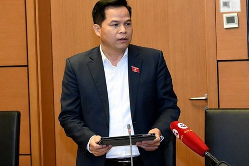 Đại biểu Quốc hội tỉnh thảo luận tại tổ về một số cơ chế, chính sách đặc thù thực hiện các chương trình mục tiêu quốc gia