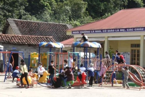 Tăng cường, bảo đảm các điều kiện sinh hoạt và học tập cho trẻ em, học sinh vùng đồng bào dân tộc thiểu số