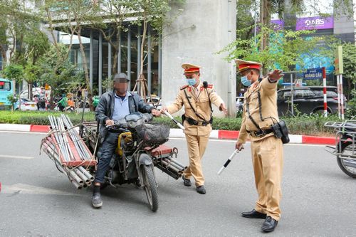Bị CSGT xử lý, tài xế xe 'máy chém' vin cớ mưu sinh ngụy biện cho sai phạm