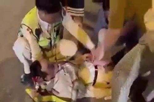 Thanh niên đi xe máy tốc độ cao, tông thẳng vào CSGT đang làm nhiệm vụ