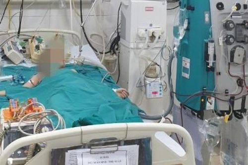 2 cháu bé ăn bim bim và mì cay phải nhập viện cấp cứu, công an ngay lập tức vào cuộc