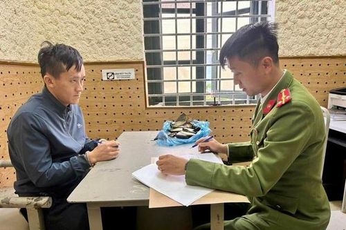Bí mật 'chết chóc' bên trong những chiếc bánh dày của gã trai bản
