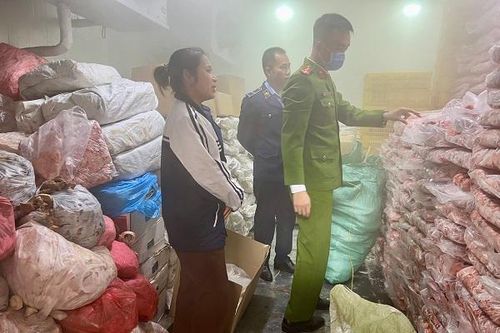 Phát hiện 5,5 tấn mỡ bò, 720kg óc lợn không rõ nguồn gốc, xuất xứ