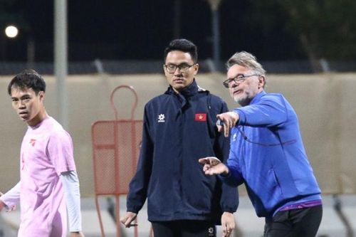 HLV Troussier muốn tuyển Việt Nam thắng cả Indonesia và Iraq