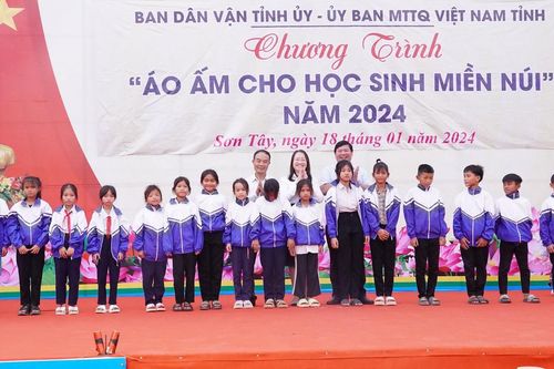 Quảng Ngãi: Trao tặng 4.110 chiếc áo ấm cho học sinh miền núi