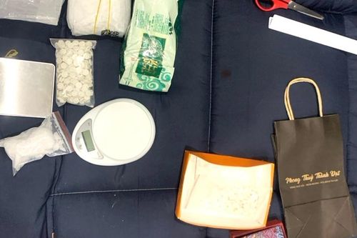 Khởi tố đối tượng 'ôm' gần 2,3kg ma túy tổng hợp các loại