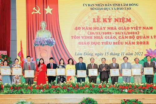 Hướng dẫn thi đua khen thưởng ngành Giáo dục và Đào tạo
