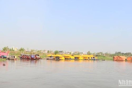 An Giang đưa Làng bè sắc màu ngã ba sông Châu Đốc vào hoạt động