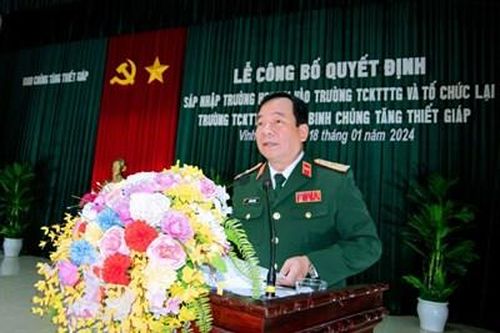 Binh chủng Tăng thiết giáp công bố Quyết định sáp nhập Trường Hạ sĩ quan xe tăng 1