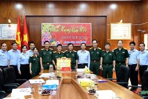 Trung tướng Trần Duy Giang thăm, kiểm tra, chúc Tết các doanh nghiệp hậu cần phía Nam