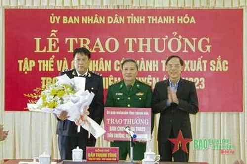 Trao thưởng cho tập thể, cá nhân có thành tích xuất sắc trong đấu tranh phòng, chống tội phạm ma túy