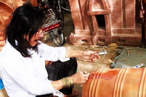 Khi đất nở hoa trên tay người