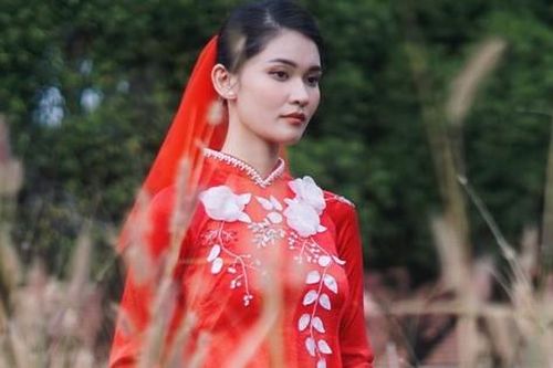 Lộ ảnh mặc đồ cưới khóc 'cạn nước mắt' của Á hậu Thùy Dung làm netizen không khỏi 'đoán già đoán non'