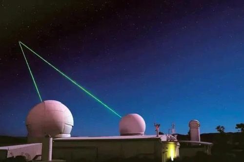 Dùng tia laser dọn rác vũ trụ