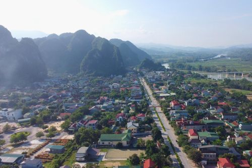 Văn bia cổ trên vách núi ca ngợi chiến công thời Trần