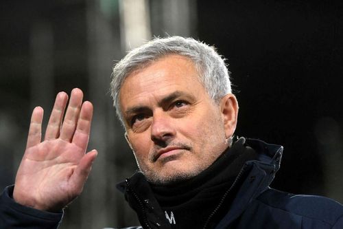 HLV Mourinho dẫn dắt Barca?