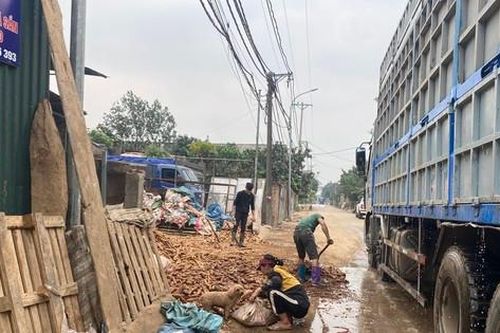 Ghi nhận tại 'xóm nước đen' làng miến Dương Liễu ngày giáp Tết