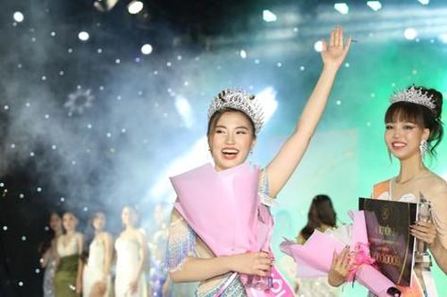 Nhìn lại khoảnh khắc đăng quang của Hoa khôi Sinh viên Trịnh Huyền Mai
