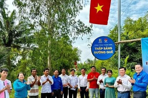 Sóc Trăng bàn giao công trình Thắp sáng đường quê