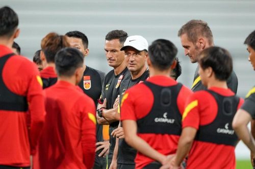 Truyền thông Trung Quốc tổng xỉ vả HLV Jankovic, chỉ trích chiến thuật 'trộm gà'