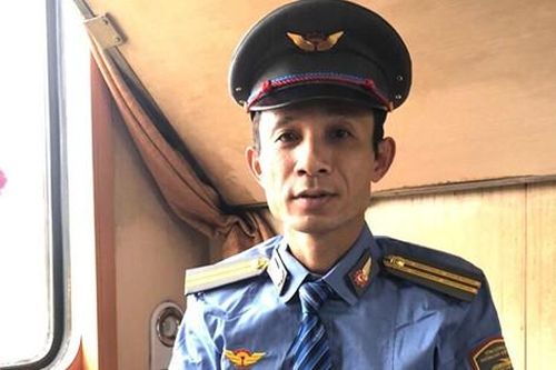 Tàu hàng như 'xe bọc thép', không có điện, nước hạn chế nhưng vẫn vui