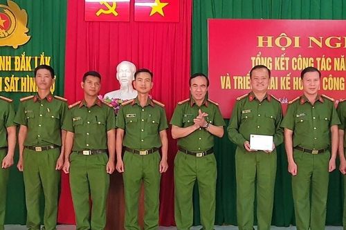 Công an Đắk Lắk khen thưởng đột xuất 3 đơn vị phá nhanh vụ trộm vàng lớn