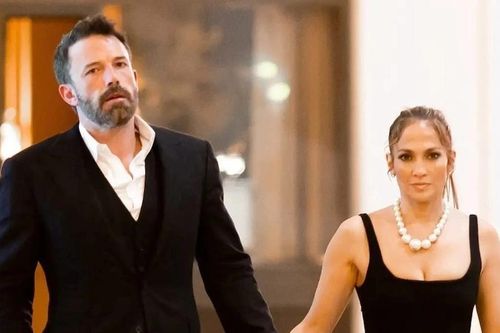 Jennifer Lopez trục trặc hôn nhân lần thứ 4 vì chuyện chăn gối?