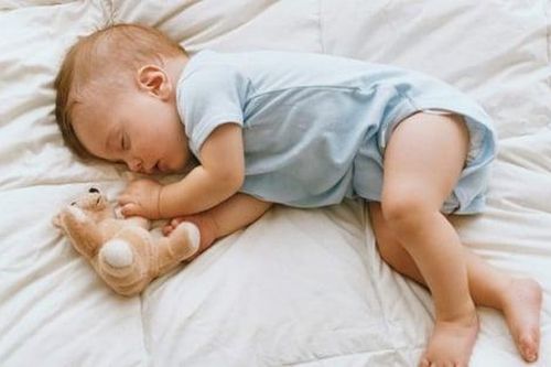 Đoán IQ của con qua 4 thế ngủ yêu thích