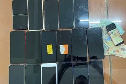 Gã trai 2 tiền án mang trong người 17 chiếc điện thoại và cái kết bất ngờ