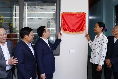 Hoạt động của Chủ tịch Quốc hội Vương Đình Huệ tại tỉnh Bắc Giang