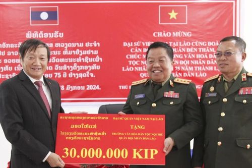 Việt Nam luôn đồng hành cùng sự lớn mạnh và phát triển của Quân đội Nhân dân Lào